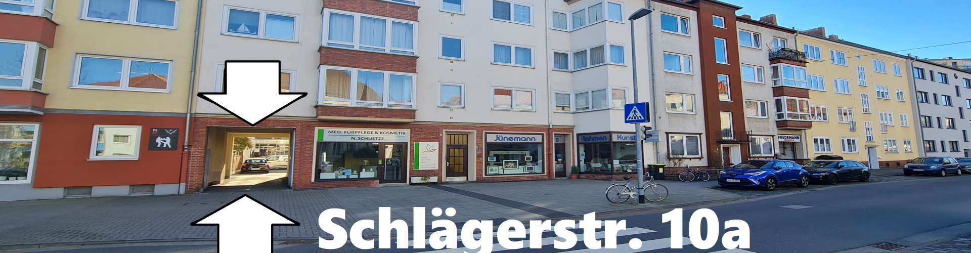 Die Zufahrt zu unseren Parkplätzen befindet sich in der Schlägerstraße 10a, durch die Tor-Durchfahrt hindurch.